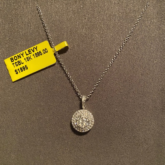 Diamond pendant necklace